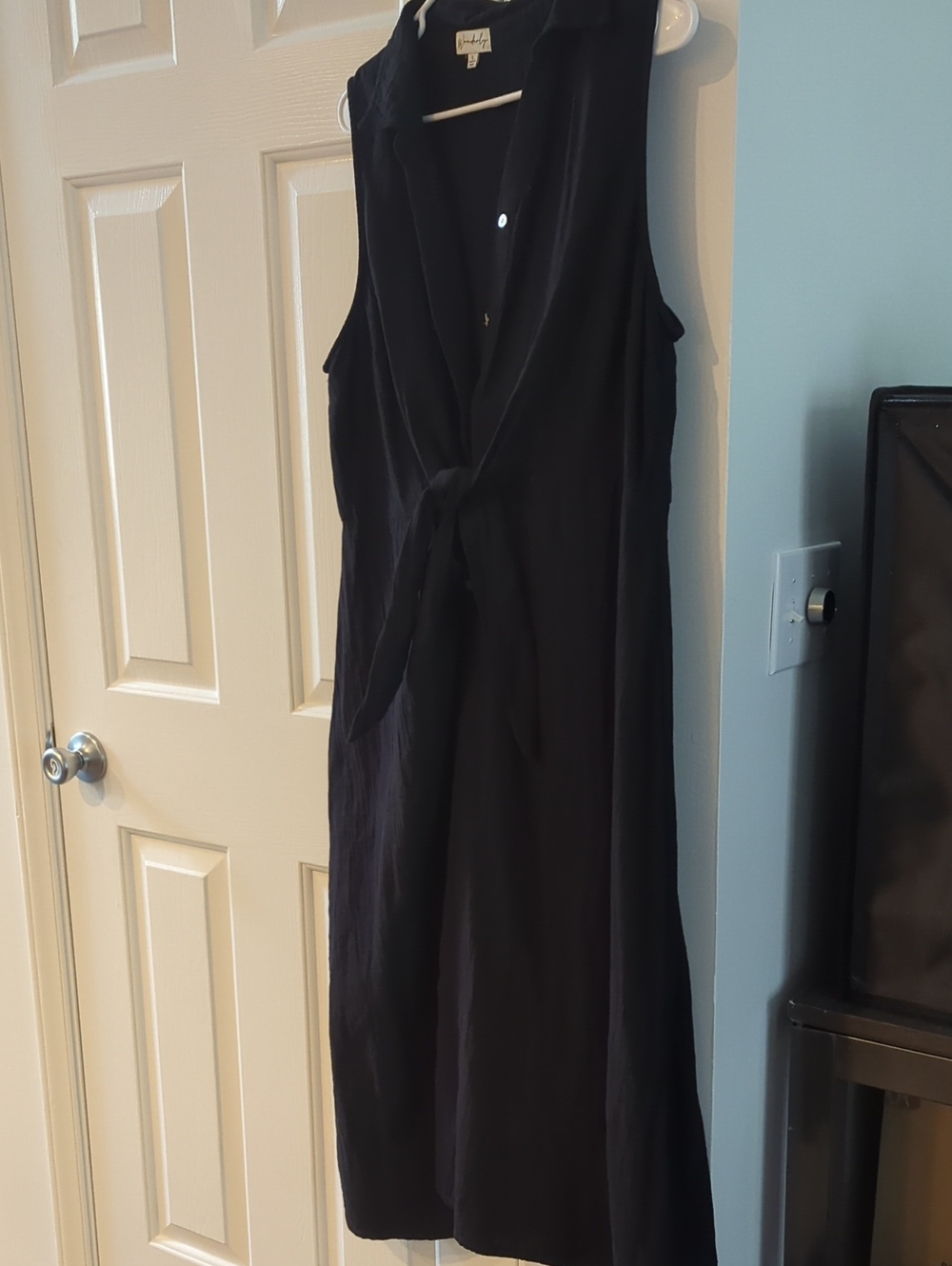 WonderlyBlack Sleeveless Tie-Front Midi Dress